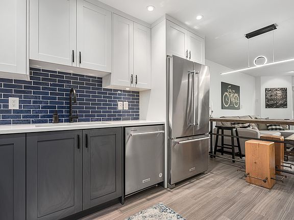 5th image of 825 W 15th Ave #203