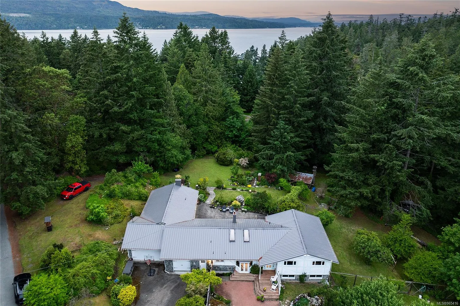 630 Senanus Dr photo 1