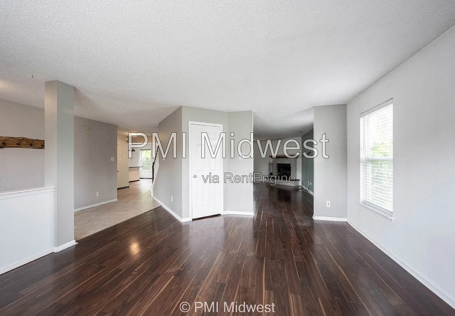 3 bed, 2.5 bath, 2866 sqft, $2,100 — Photo 4
