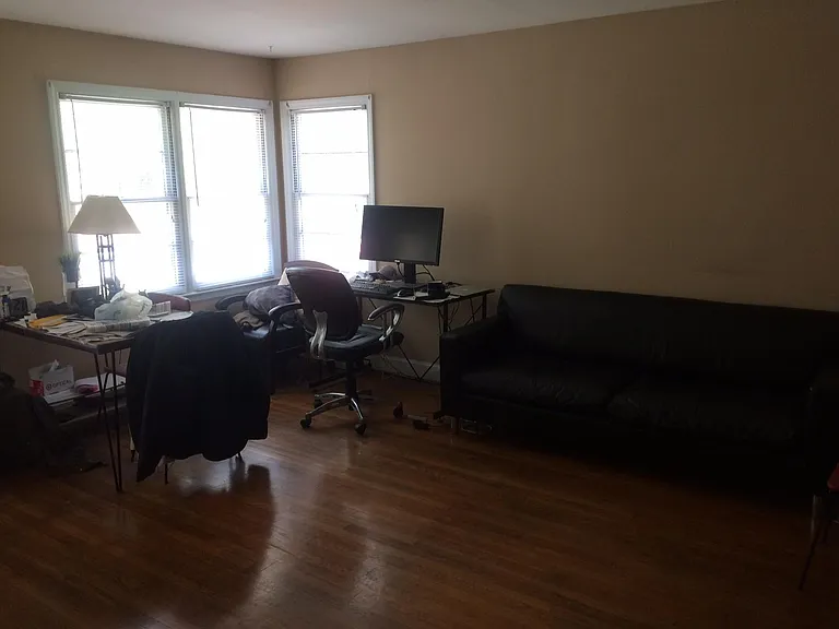 811 W Markham Ave #B — Photo 1