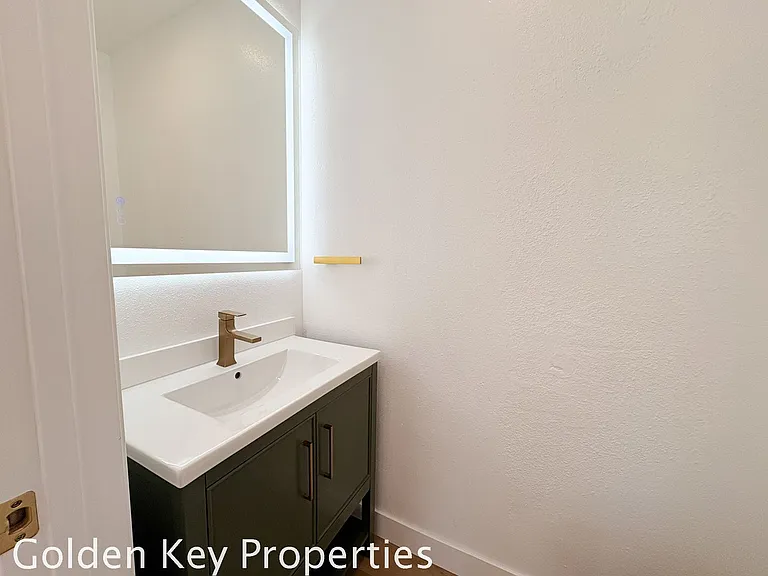 1724 Broadway St #A — Photo 7