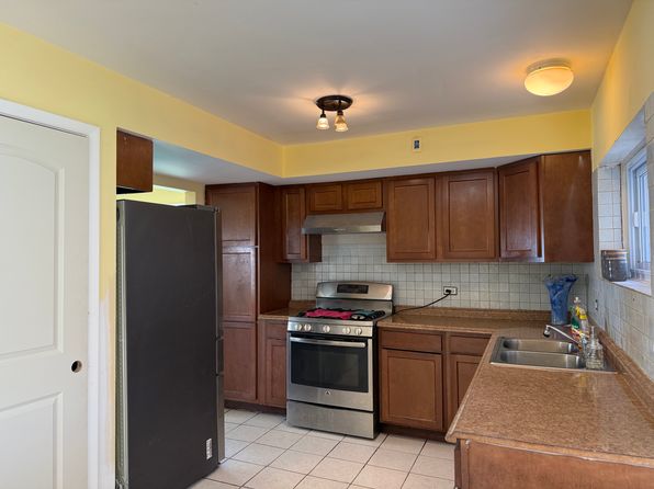1060 Des Plaines Ave
