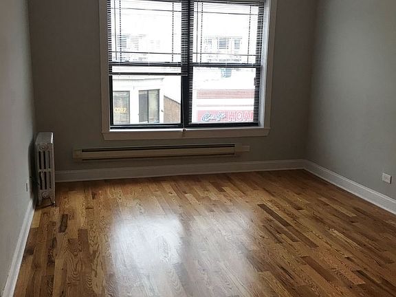 2nd image of 1023 W Argyle St APT 315