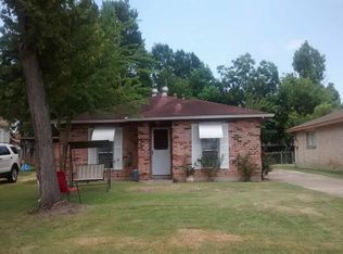 521 S 3rd St, La Porte, TX 77571