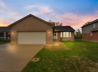 45778 Lone Pine Ln, Macomb, MI 48044