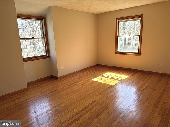 3rd image of 773 Cornwall Rd