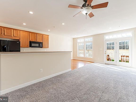 4th image of 3874 Carriage Hill Dr