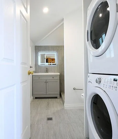 6437 Enfield Ave — Photo 7