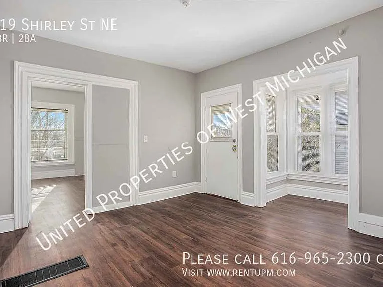 519 Shirley St NE — Photo 3
