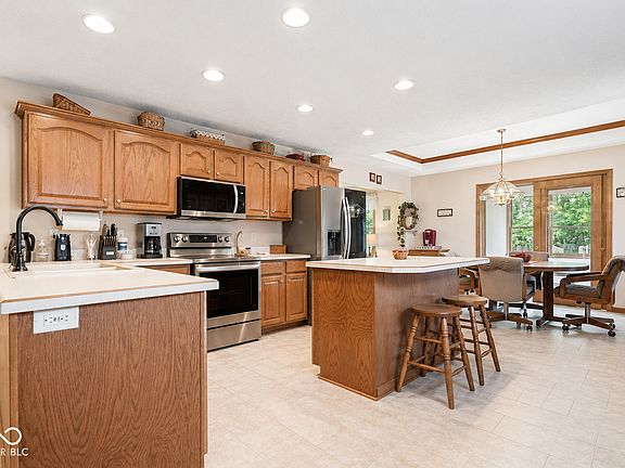 5th image of 768 Robertson Ct