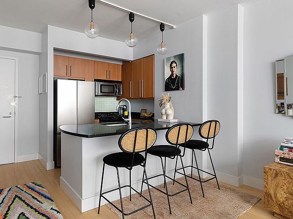 3rd image of 242 E 25th St APT 9E