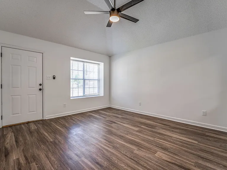 2551 Parkview Dr — Photo 11