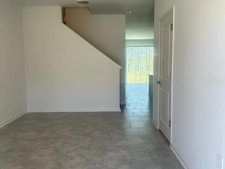 3319 Laurent Loop — Photo 5