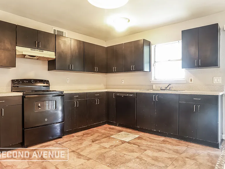 124 Cambridge Dr — Photo 8