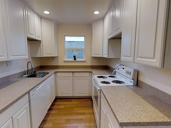 5th image of 3080 Portsmouth Dr