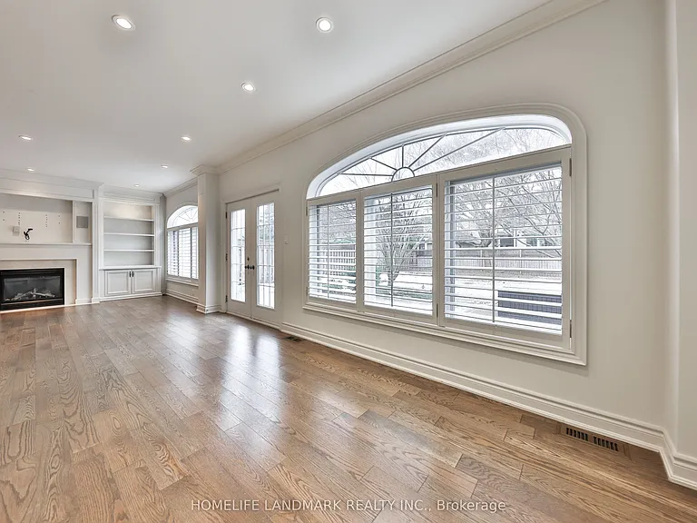 112 Kingsway Cres — Photo 12