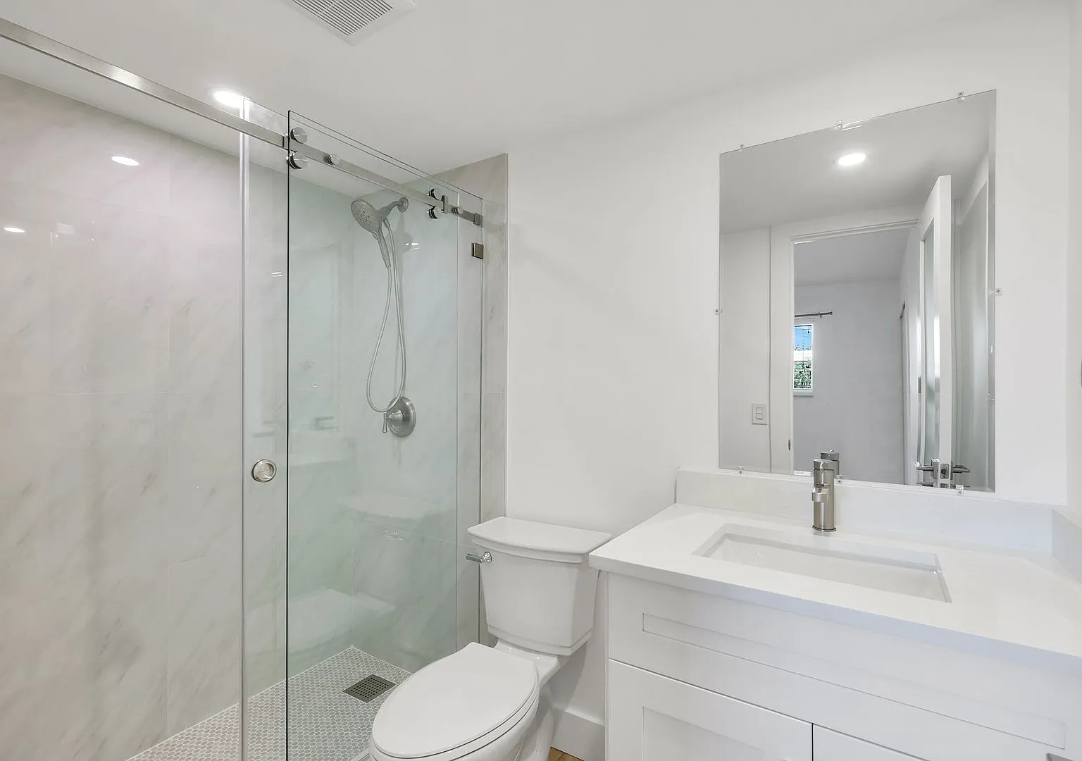 2 bed, 842 sqft, $2,200 — Photo 1