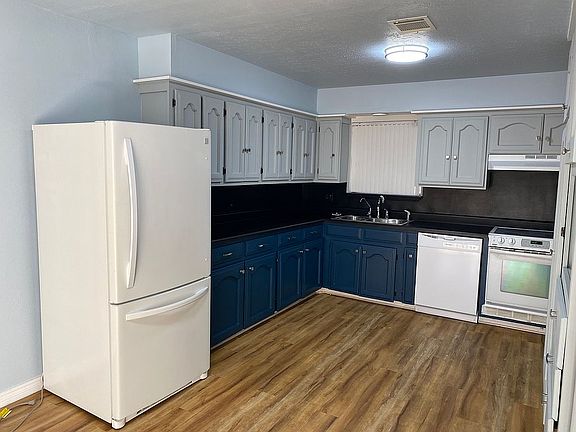 Lots of kitchen storage