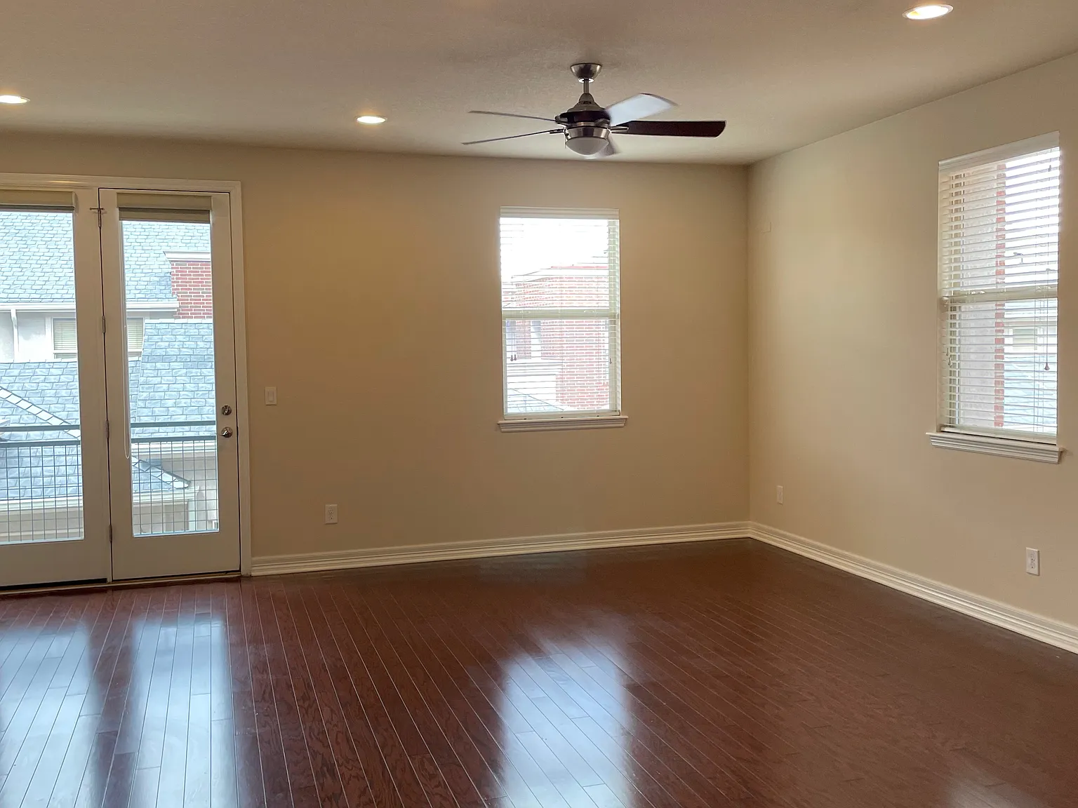 3 bed, 2.5 bath, 1824 sqft, $2,800 — Photo 2