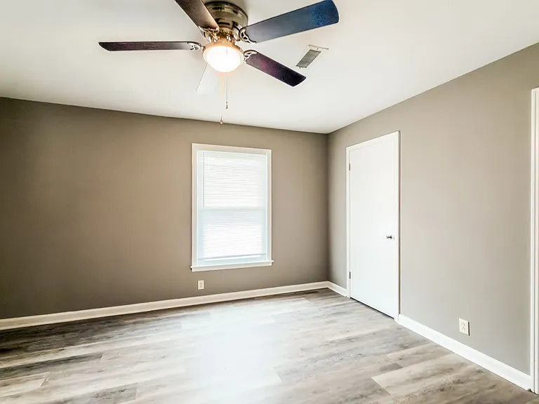 200 Watson Rd — Photo 8
