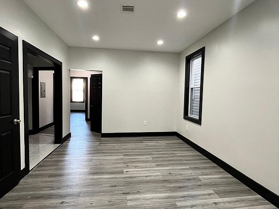 4th image of 43 N 6th St Floor 2