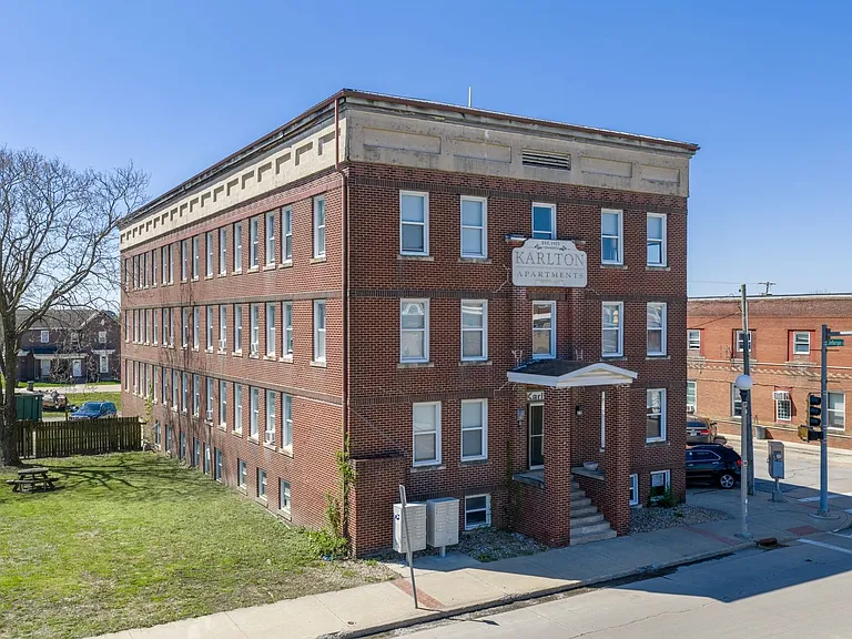 Karlton Apartments — Photo 15