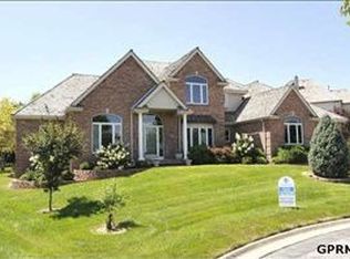 116 S 127th Plz, Omaha, NE 68154