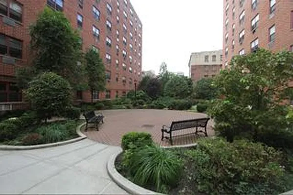 Rented by Robyn Lee, LREB | media 31