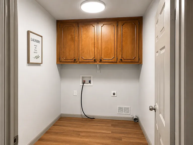 915 Pinehurst Dr — Photo 13