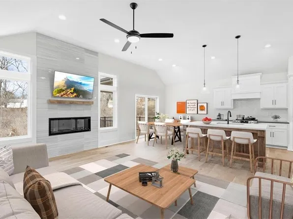 529 NE Sienna Pl, Lees Summit, MO 64064