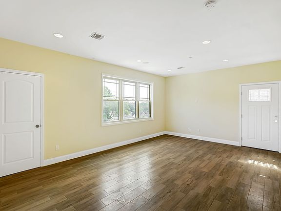 4th image of 14 Wandel Ave