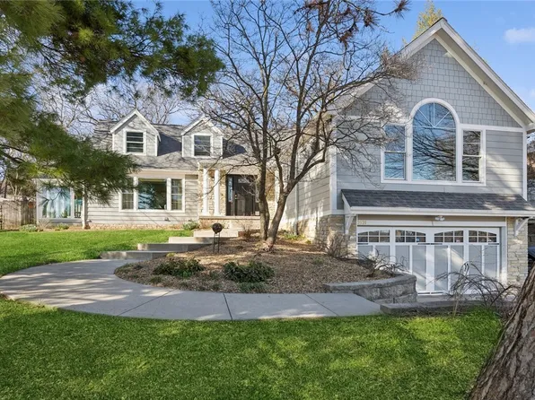 3939 River Oaks Dr, Des Moines, IA 50312