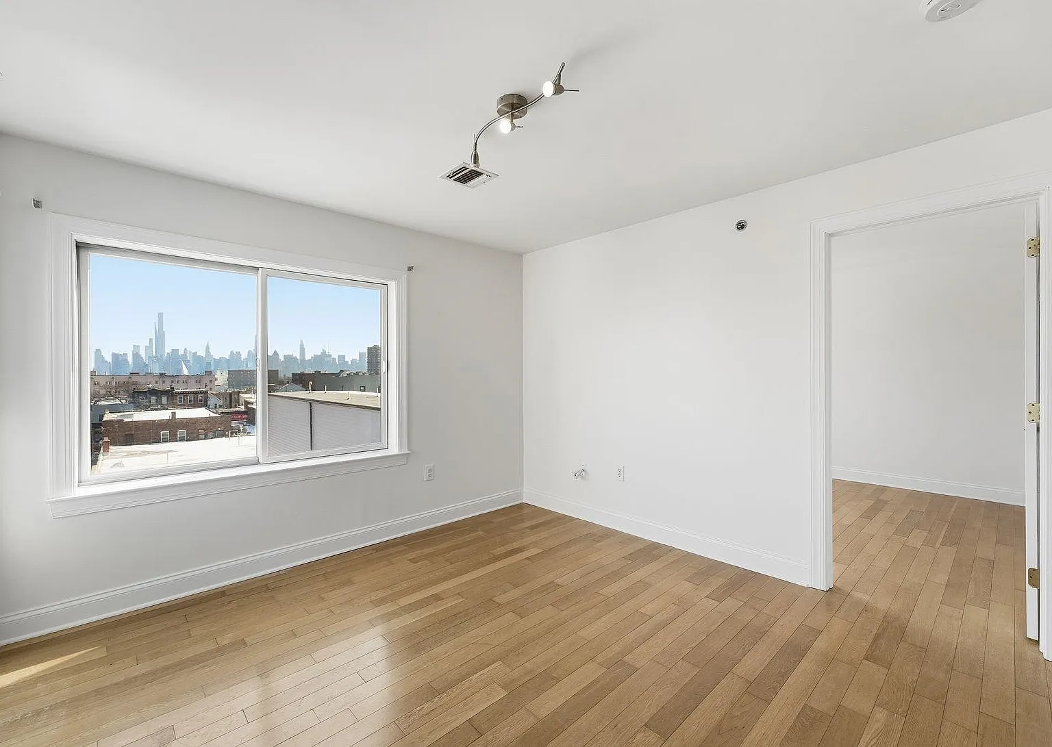 2 bed, 1.0 bath, 955 sqft, $2,850 — Photo 3