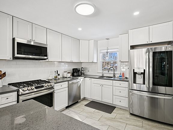 2nd image of 263 Mansfield Rd