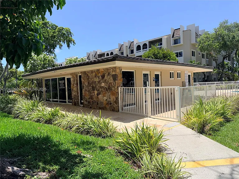 7730 Camino Real #F-113 — Photo 11