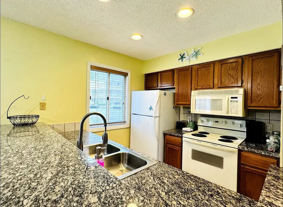 2 bed, 1200 sqft, $1,700 — Photo 2