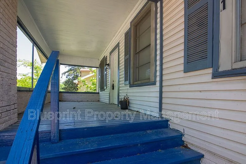 Building Photo - 1521 Graymont Ave W