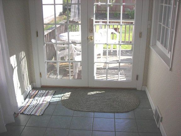 3rd image of 570 E Ford Ave
