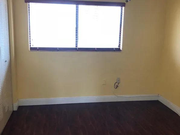 180 Royal Palm Rd APT 207, Hialeah Gardens, FL 33016