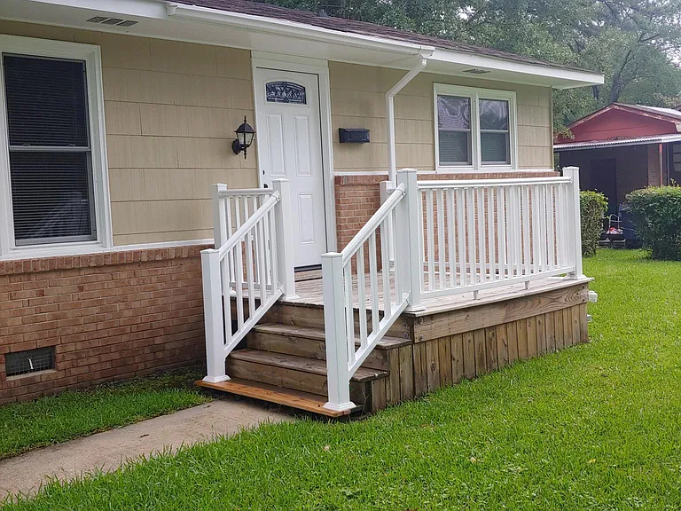 109 Arnold Rd — Photo 1