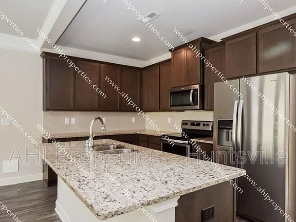 4th image of 40 Astoria Ln