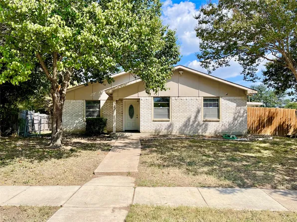 702 Pinehill Ln, Grand Prairie, TX 75052