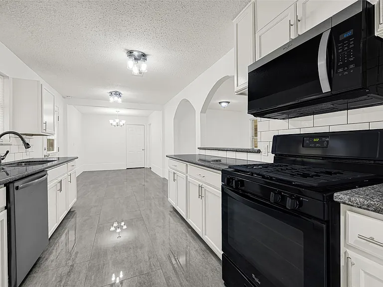 506 Edgebrook Dr — Photo 9
