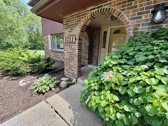 3rd image of 1711 Shaw Woods Dr
