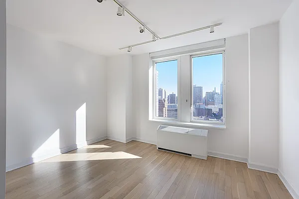 Sold by Nest Seekers International | media 11