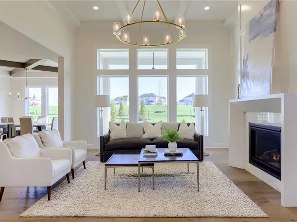 4200 W 158th St, Overland Park, KS 66224
