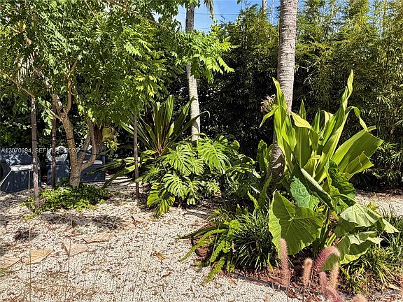 5th image of 6561 SW 34th St