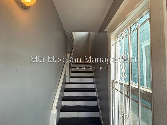 2nd image of 607 W 44th St #B