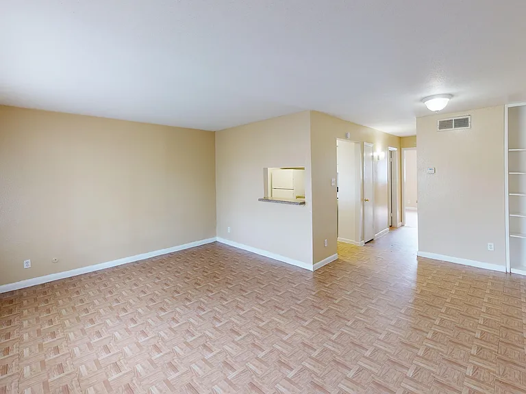Creekwood Apartments — Photo 41