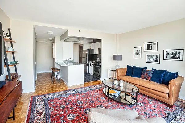 Rented by Town Residential | media 9